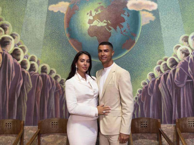 La revista VOGUE ha compartido en exclusiva las fotografías de la esperada boda de Cristiano Ronaldo y Georgina Rodríguez.