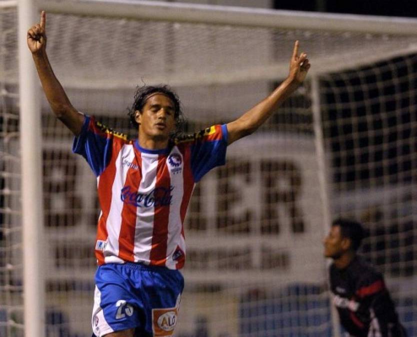 Everaldo Ferreira llegó a Honduras en el 2005 en donde su primer club fue el Olimpia. Con el conjunto olimpista ganó tres títulos.