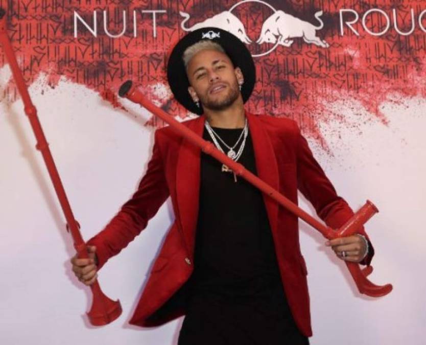 Neymar ha vuelto a saltar a la noticia con la aparición de la mujer suiza que se ha sumado a la lista de sus últimas conquistas al confesar que compartió una noche íntima con él a finales del pasado mes de febrero.