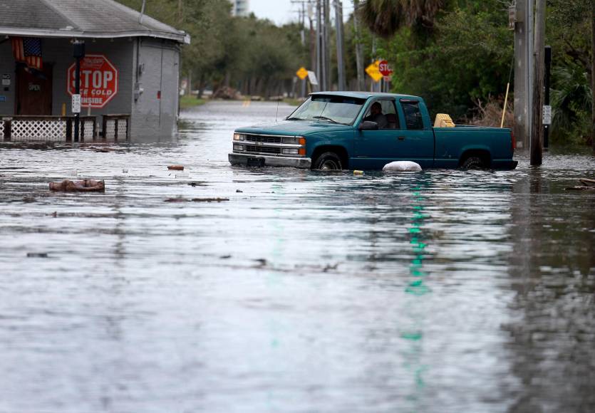 Gran parte de la ciudad permanece inundada tras el paso del huracán de categoría 1.