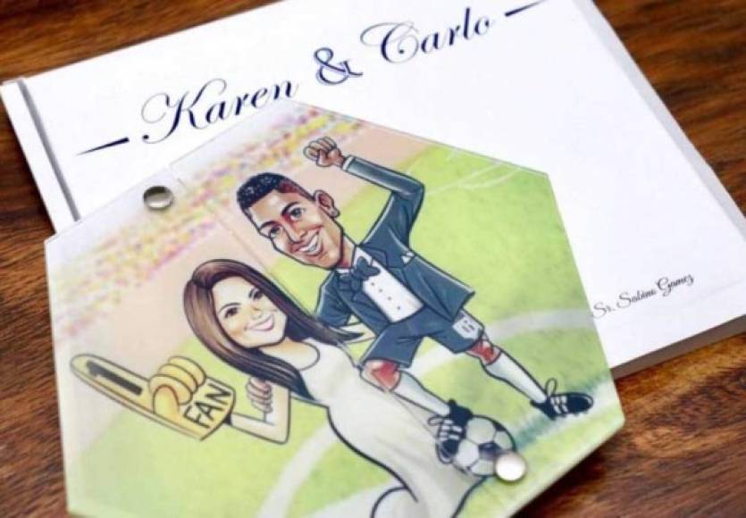 Estas fueron las tarjetas de invitación para la boda de Karen Castro y Carlo Costly.