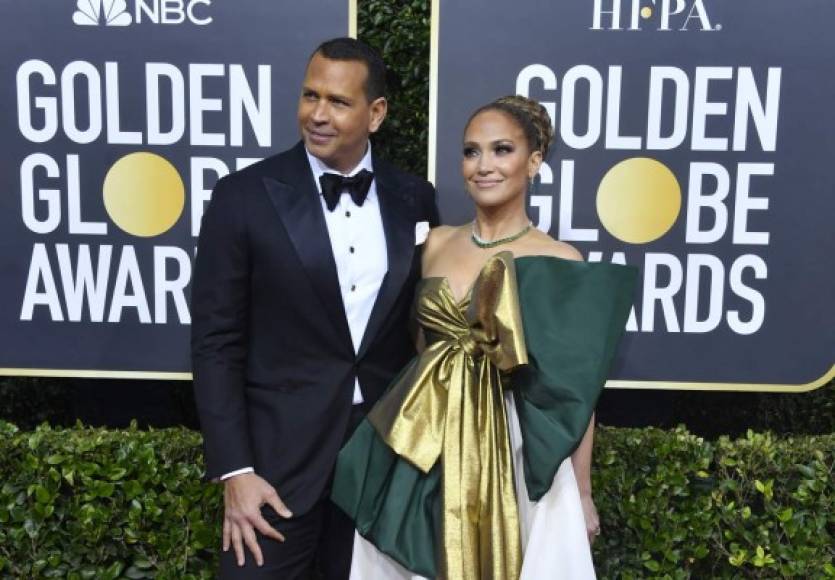 JLo asisitó a los Globos de Oro con la esperanza de ganar el premio a mejor actriz de reparto por su papel de Ramona en 'Hustler', esto podría explicar su deseo de lucirse en la gala con un vestido que muchos encontraron 'exagerado' y demasiado 'festivo'.<br/>