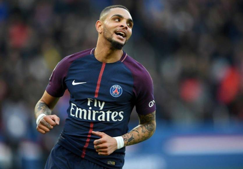 El PSG alista una barrida y el lateral izquierdo Layvin Kurzawa encabeza la lista de jugadores que saldrán del cuadro parisino.