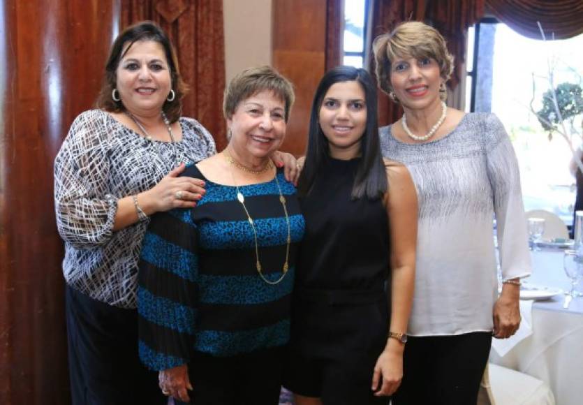Liset Aude, Maruca Faraj, Sophia y Lilian Jaar.