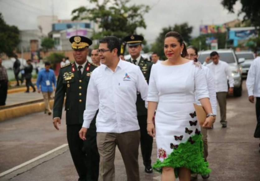 2016: La Primera Dama lució un vestido en honor a la naturaleza.<br/>