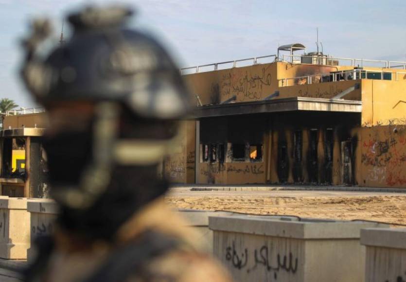 Estados Unidos también reforzó la seguridad de su embajada enviando varios helicópteros apaches con decenas de militares y se espera que este jueves lleguen más tropas a Bagdad.