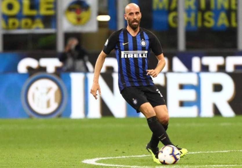 Borja Valero: El centrocampista que ha pasado siete años en la liga italiana entre Fiorentina e Inter de Milan, ha rechazado ofertas del fútbol chino para jugar en España y Getafe podría ser su destino.