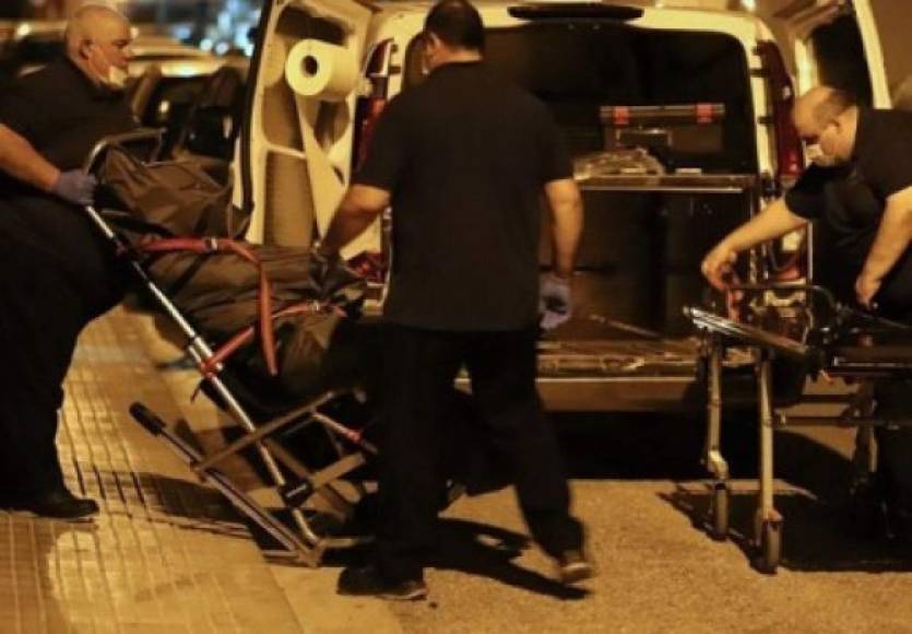 Los investigadores recabaron numerosas evidencias para intentar aclarar cómo ocurrieron los hechos después de inspeccionar el carro de la pareja y la escena.