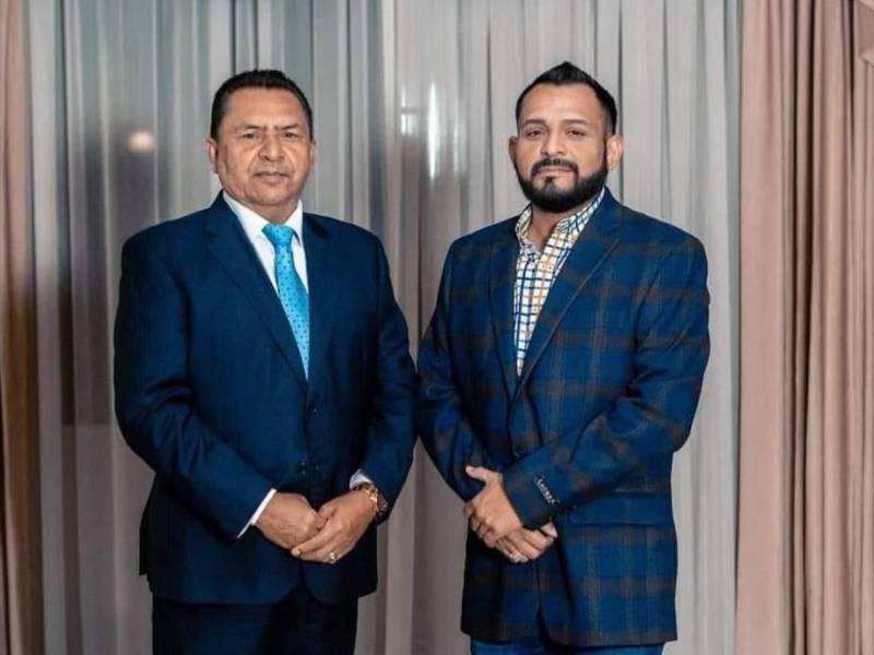 Pastor Misael Argeñal y su hijo David Argeñal.