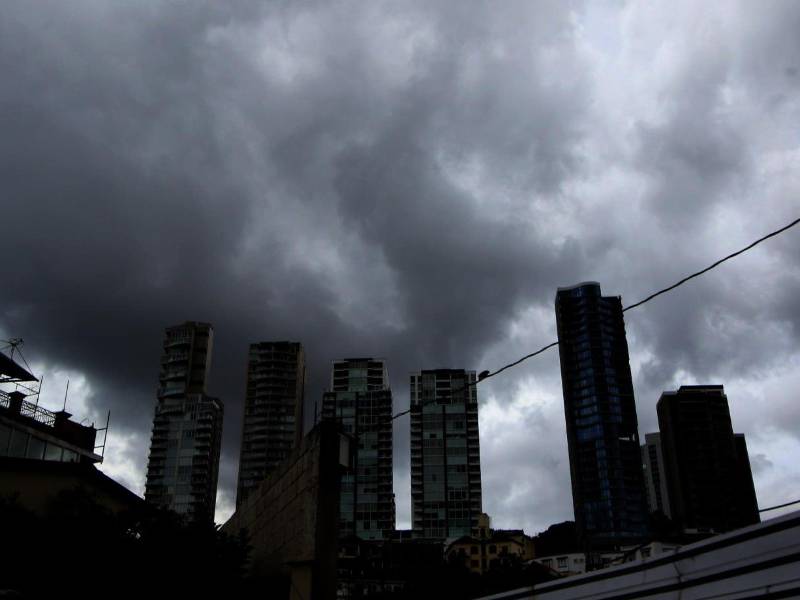 Una mañana lluviosa en Tegucigalpa, capital del país. Fotografía de archivo.