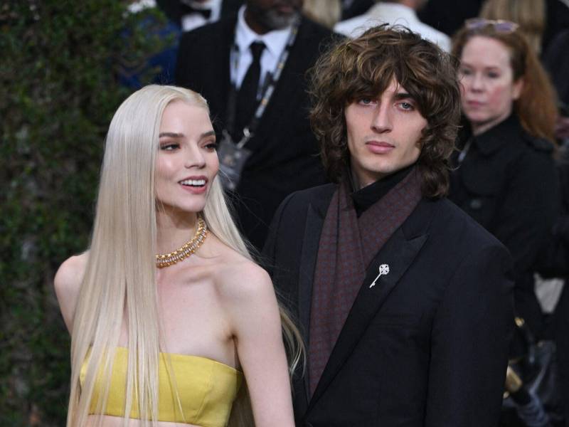 Anya Taylor-Joy y Malcolm McRae.