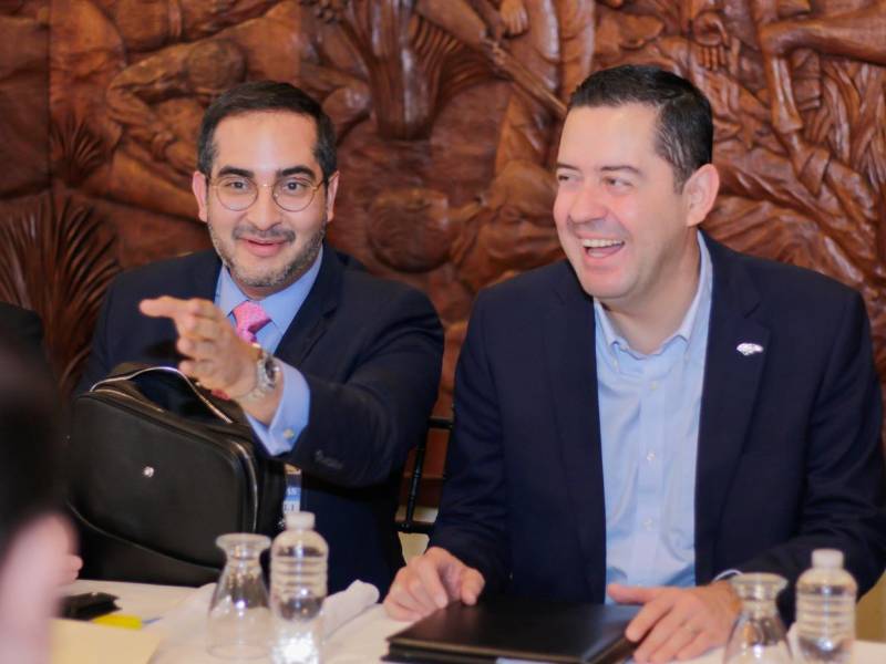 El diputado nacionalista Marco Midence, coordinador del bloque de diputados y alcaldes para desarrollar Atlántida, recibió el apoyo de Emilio Hernández minsitro de Finanzas durante la reunión.