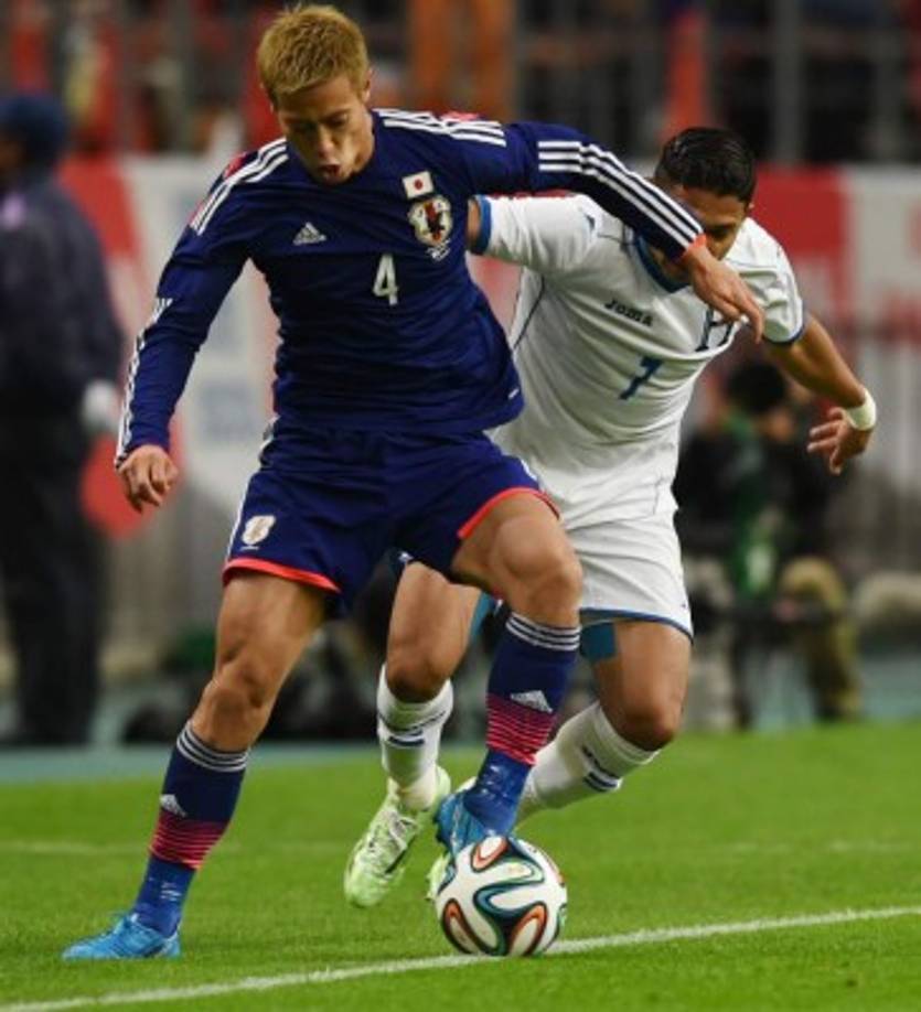 Honda deja atrás la marca del lateral Emilio Izaguirre.