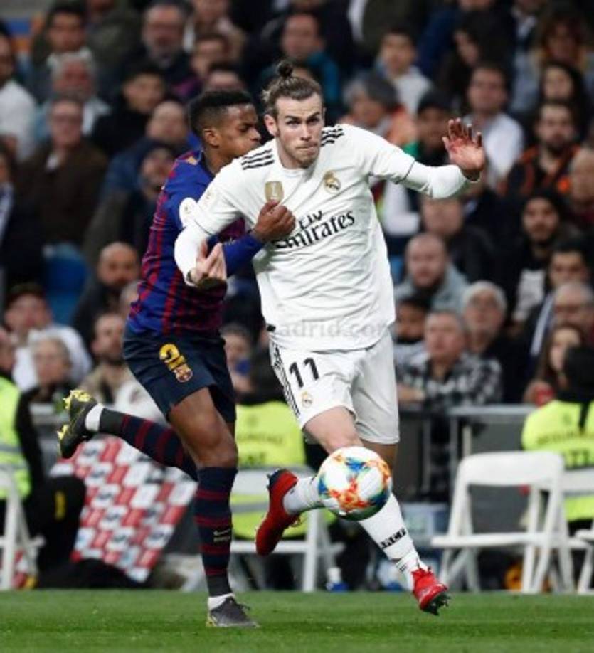 Gareth Bale (5): tuvo 22 minutos para reivindicarse pero su entrada al campo tras encajar el Real Madrid el primer gol, coincidió con el desplome de su equipo y poco pudo hacer para evitar la caída. Buscó el gol sin acierto y se entregó apareciendo por las dos bandas. Recibido con más aplausos que silbidos al entrar al campo, fue silbado tras fallar una ocasión.
