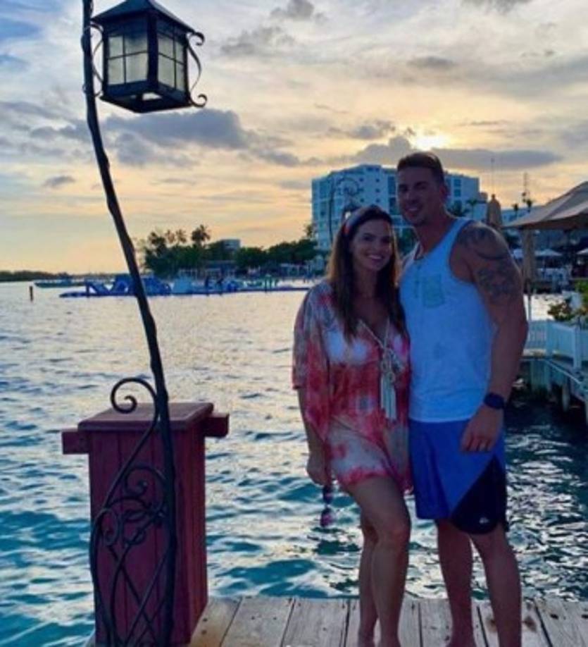 En la imagen que desató controversia, la cubana se muestra en una pose que posteriormente su esposo imitó.