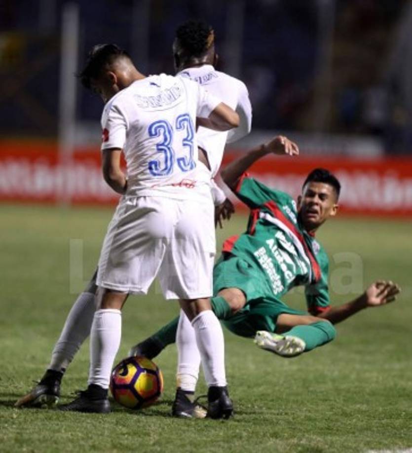 Cristian Cálix fue una pesadilla para Kevin Álvarez.
