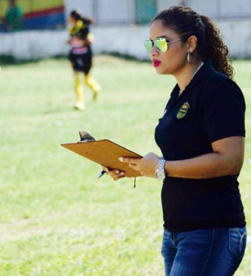 En ocasiones se ha desempeñado como estratega del club aurinegro en femenino y asistente de Rolando Hernández en el equipo de primera.