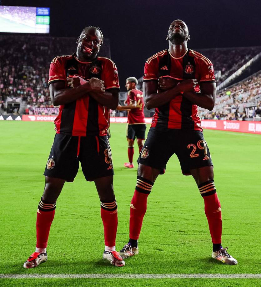 El senegalés Jamal Thiaré celebrando con el francés Tristan Muyumba uno de sus goles contra el Inter Miami. Festejaron al estilo de Mbappé.