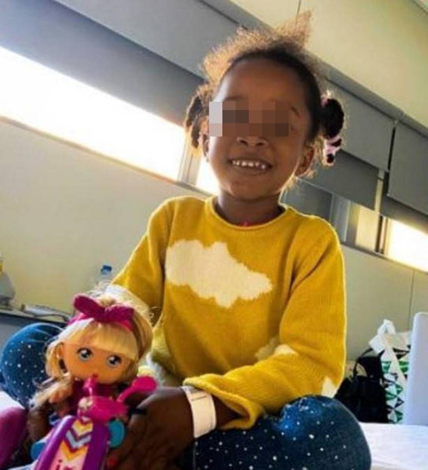 La familia, compuesta por Mabel Álvarez, Rossel Reyes y la menor, cruzó el río Bravo el 9 de mayo en busca de un futuro en Estados Unidos. La niña sufría problemas cardíacos congénitos, pero estaban esperanzados de que recibiría atención médica en el país. Durante su estancia de más de una semana en la estación de procesamiento Harlingen, en Texas, a pesar de que los protocolos de inmigración recomiendan no exceder las 72 horas de detención, la menor fue diagnosticada con influenza y experimentó dificultades respiratorias graves.