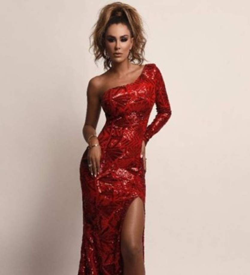 Además, procura dormir 8 horas diaras y hacer mucho ejercicio. 'Una dieta que te ayude a desintoxicar que incluya jugos verdes de colación', Escribió Ninel.