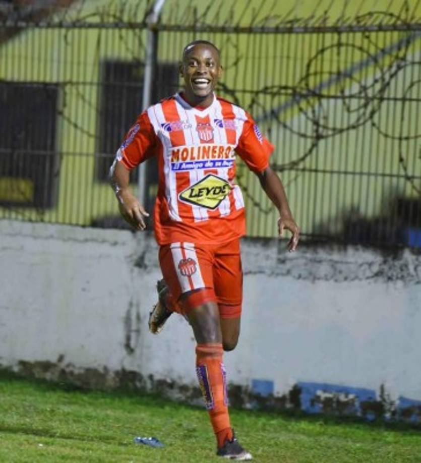 El delantero granadino Jamal Charles seguirá con el Vida el próximo torneo, según información del gerente del equipo cocotero Osman Vélez.