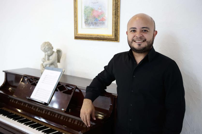 Óscar Barahona, fundador y director de la Filarmónica de San Pedro Sula.