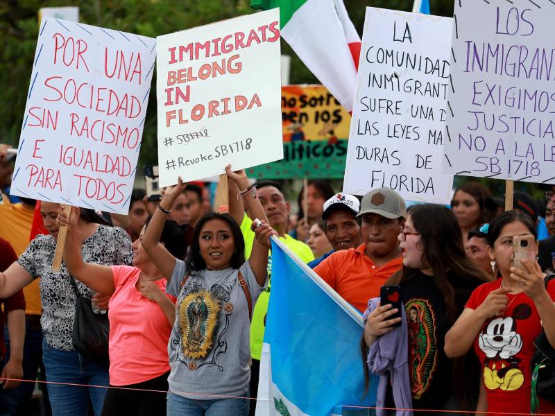Bajo el lema “Libertad para todos”, miles de trabajadores, líderes religiosos y familias integradas por migrantes protestaron el sábado en distintos puntos de Florida contra una nueva ley que entró en vigencia en el Estado y que es considerada la legislación más dura de Estados Unidos contra la migración irregular.