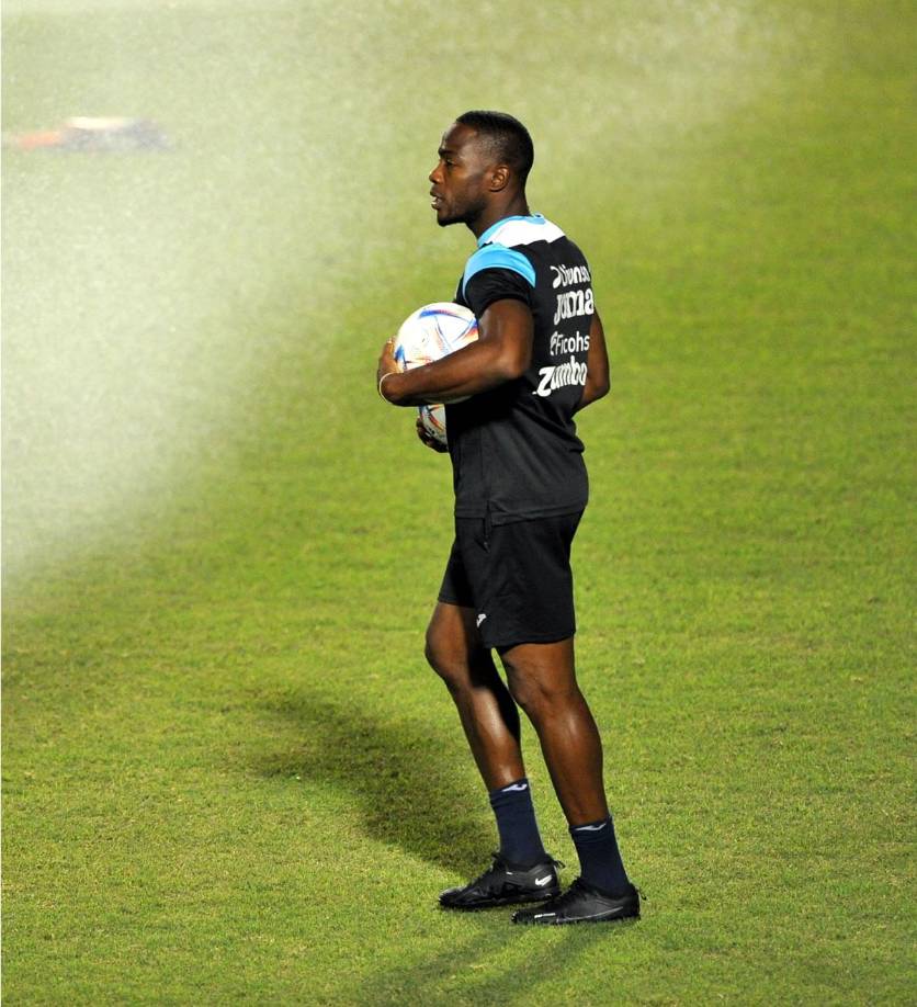 Con 40 años de edad, Maynor Figueroa está retirado. Actualmente forma parte del cuerpo técnico como adjunto de Reinaldo Rueda en la Selección de Honduras.