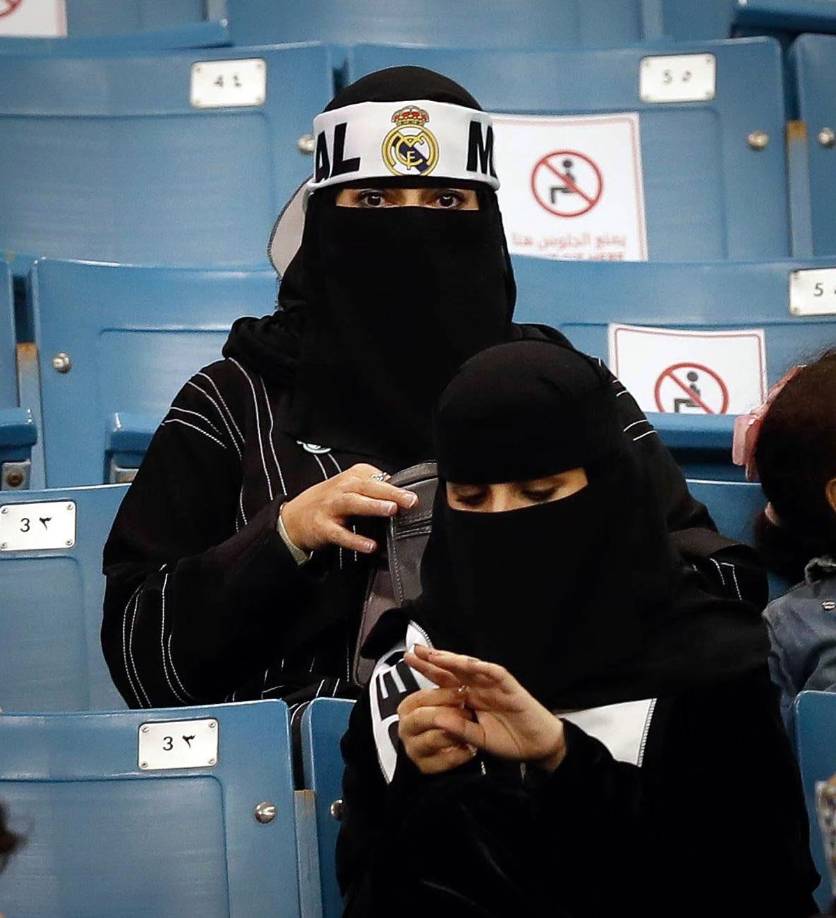 Desde 2018, las mujeres pueden acceder a los estadios de Arabia Saudita en las ciudades de Riad, Yeda y Dammam.
