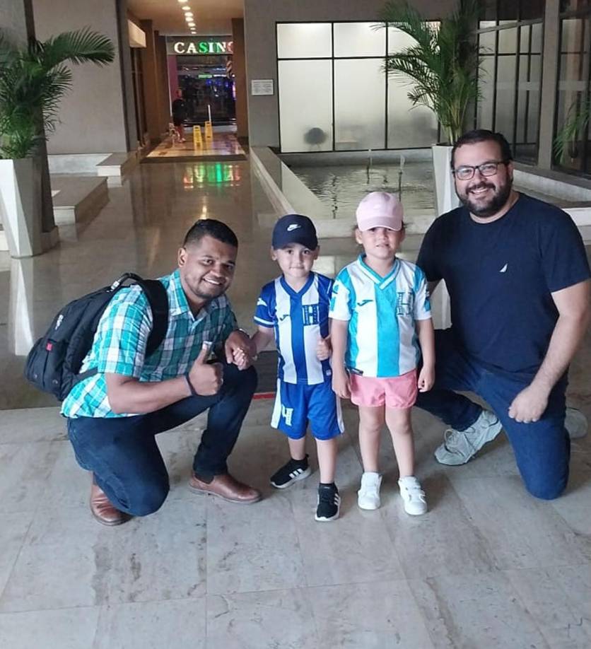 Aficionados hondureños que viven en República Dominicana.