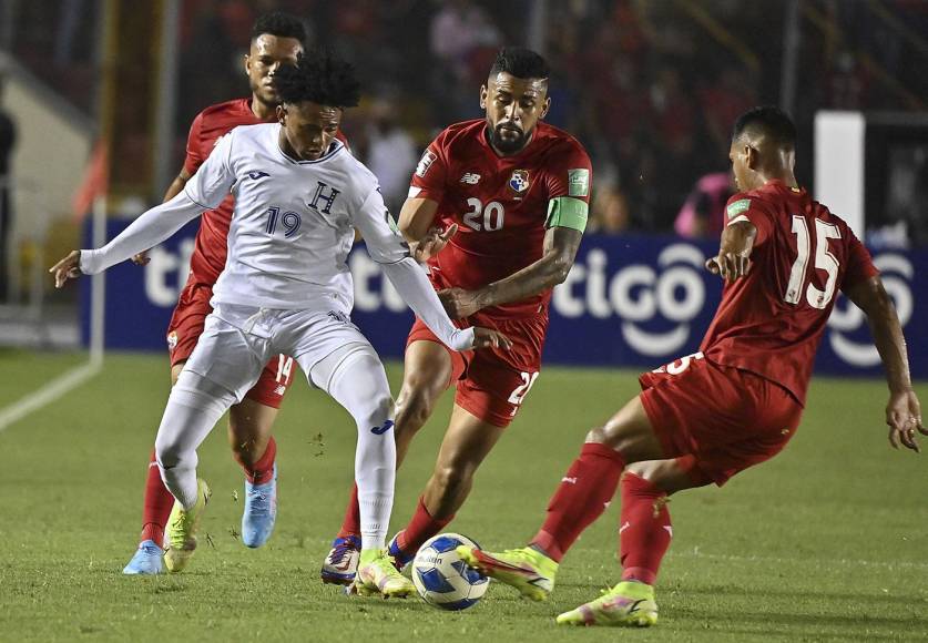 Cristian Sacaza debutó con la camiseta de la Selección de Honduras y lo hizo muy bien contra Panamá.