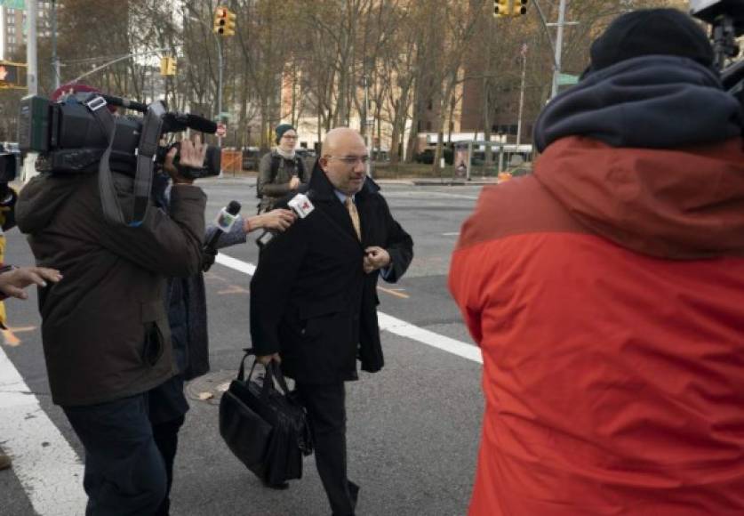 Attorney for Joaquin 'El Chapo' Guzman, Eduardo Balarezo, arrives at the Brooklyn Federal Courthouse as the trial of Joaquin 'El Chapo' Guzman takes place inside November 14, 2018 in New York. - Drug baron Joaquin 'El Chapo' Guzman is the 'scapegoat' of a cartel that bribed Mexican presidents, the defense told his New York trial on November 13, 2018, as the prosecution branded him a ruthless criminal boss who murdered in cold blood. The substantive phase of the case finally began with opening statements at what is expected to be one of the most expensive trials in US history after two jurors were dismissed at the last minute. (Photo by Don EMMERT / AFP)