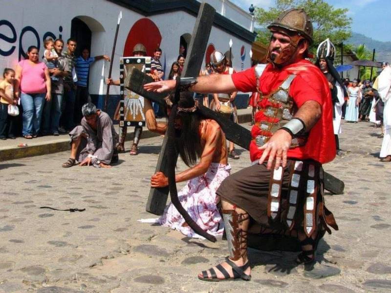 Los artistas trinitecos representan con gran fervor el Viacrucis. Este año se espera la visita de miles de personas para presenciar los cuadros vivos.
