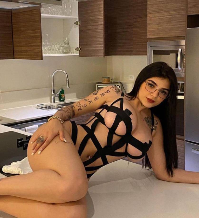 El entrevistador “Escorpión Dorado”, preguntó directamente al artista sobre si su relación con Karely Ruiz era genuina o simplemente una estrategia publicitaria.