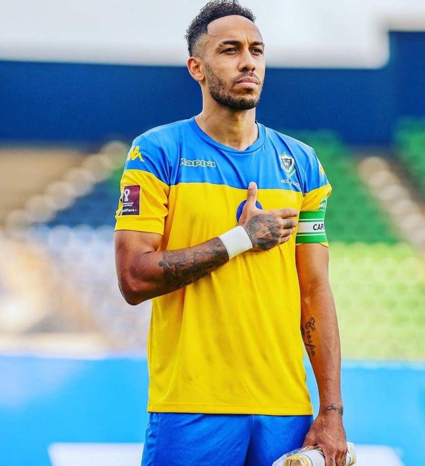 Tampoco estuvo exenta de polémica su participación en la Copa África, ya que el delantero dio positivo a su llegada a Camerún tras haber estado el día de antes de fiesta en Dubai. Esto provocó que la federación gabonesa le devolviera a Londres antes de terminar el torneo.