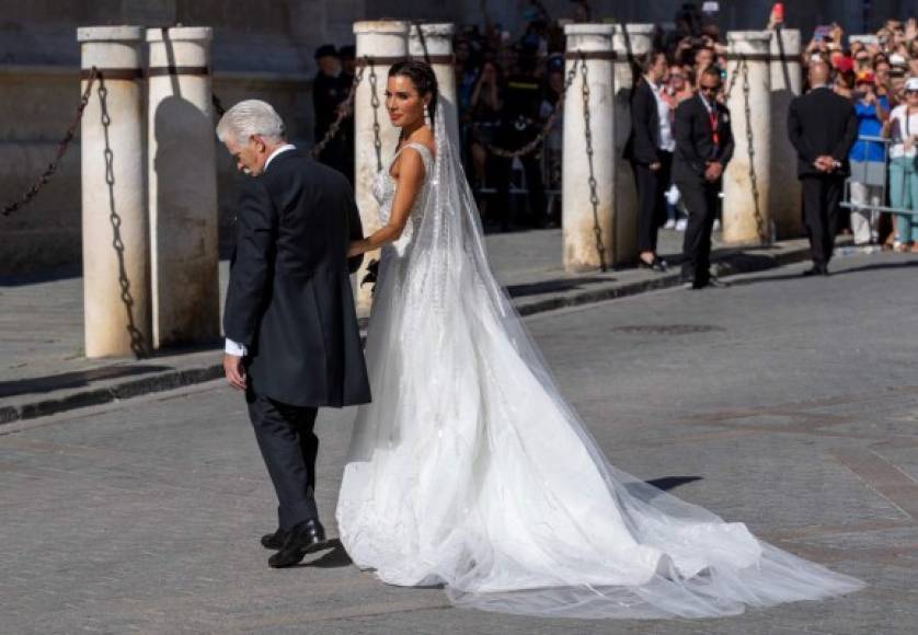 Y llegó uno de los momentos más esperados, la llegada de la novia del brazo de su padre.