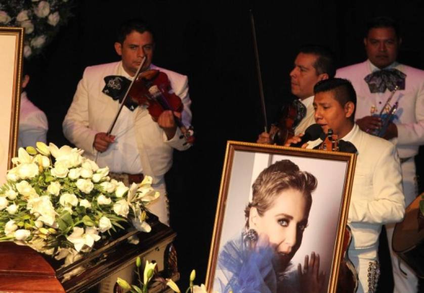 Durante el homenaje a Edith González no pudo faltar la música de mariachi, ya que la famosa estaba muy orgullosa de sus raíces mexicanas.
