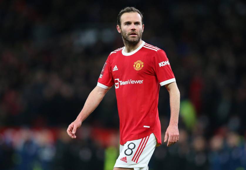 Juan Mata (34 años) - El mediocampista español quedó como agente libre tras haber finalizado su contrato con el Manchester United el 30 de junio. En los últimos días se han acrecentado los rumores sobre su vuelta en una segunda etapa en el Valencia.