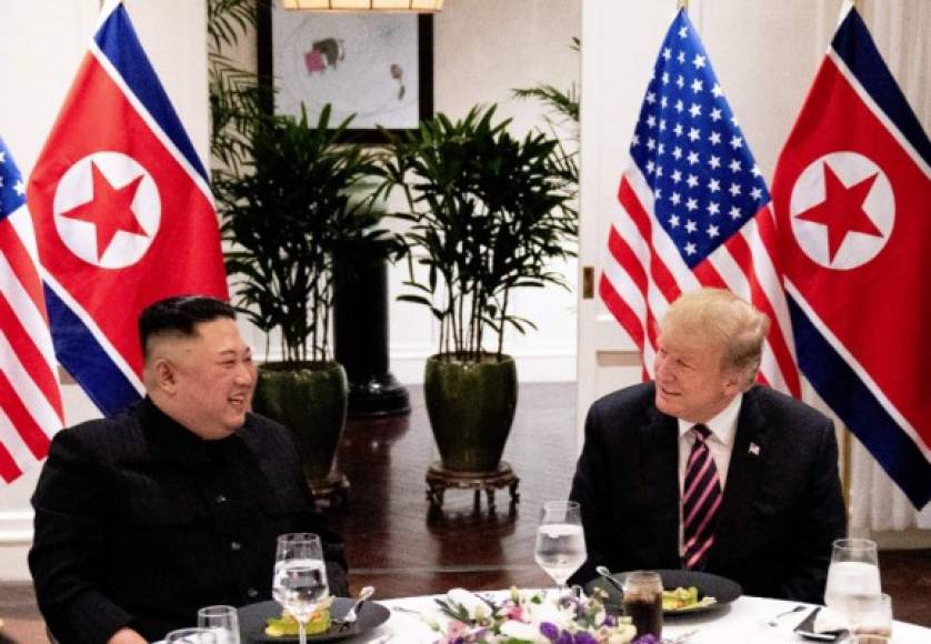 Kim agradeció, además, la 'valiente decisión' del presidente de EEUU de empezar a dialogar con Corea del Norte, mientras que el inquilino de la Casa Blanca aseguró que su relación con el líder norcoreano 'es realmente buena'.<br/>