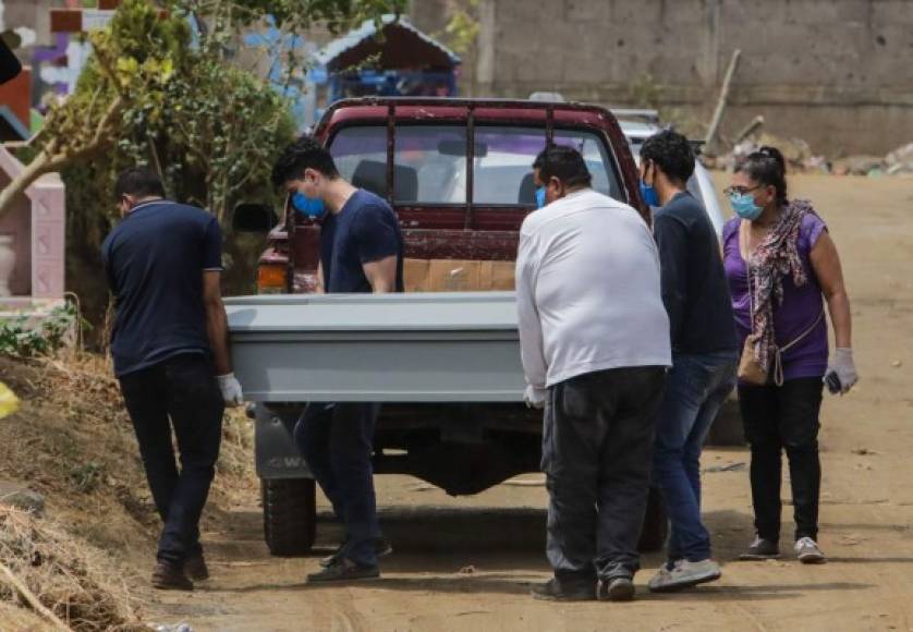 Según el diario El Confidencial, el brote de coronavirus en Chinandega ha colapsado los hospitales de esa región, contando por decenas los infectados, incluyendo personal médico.