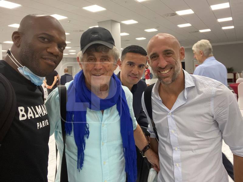 David Suazo junto al estratega bosnio Bora Milutinovic....