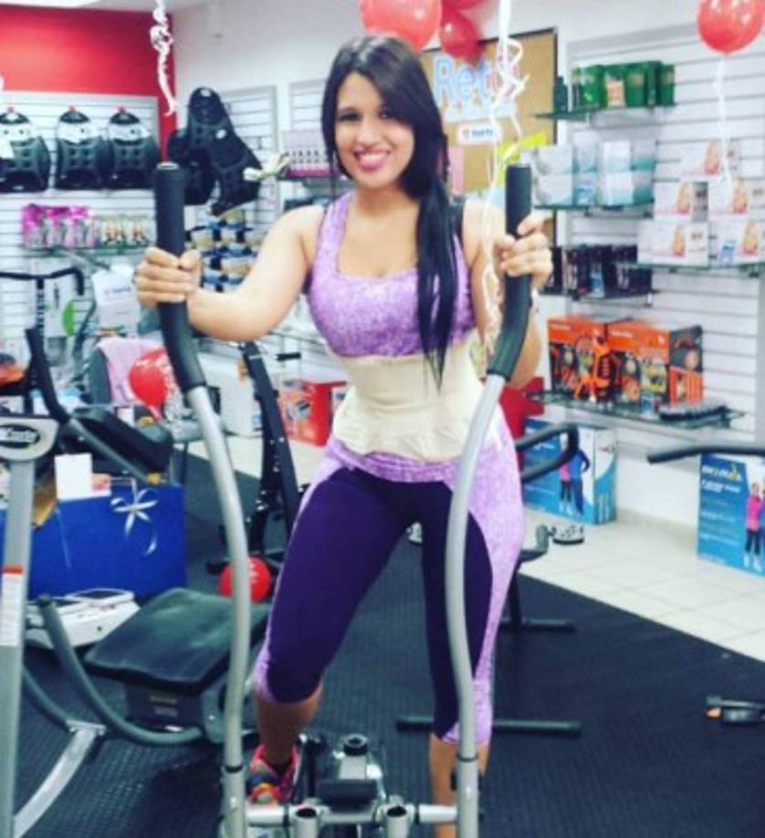 Es de esas chicas que le encanta lucir bella, por ello dedica mucho tiempo a trabajar su cuerpo en el gimnasio.