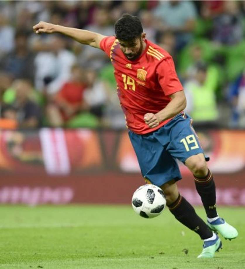 Arriba Fernando Hierro resolverá el debate del 9 con una apuesta segura: Diego Costa. El hispanobrasileño será el delantero titular en la alineación de España por delante de Iago Aspas y Rodrigo. Foto AFP
