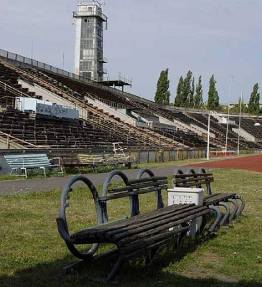 En Varsovia se encuentra este estadio, que fue utilizado durante la década de los 60 y 70 en su máximo esplendor, hoy es un campo en desuso, que se va comiendo el tiempo.