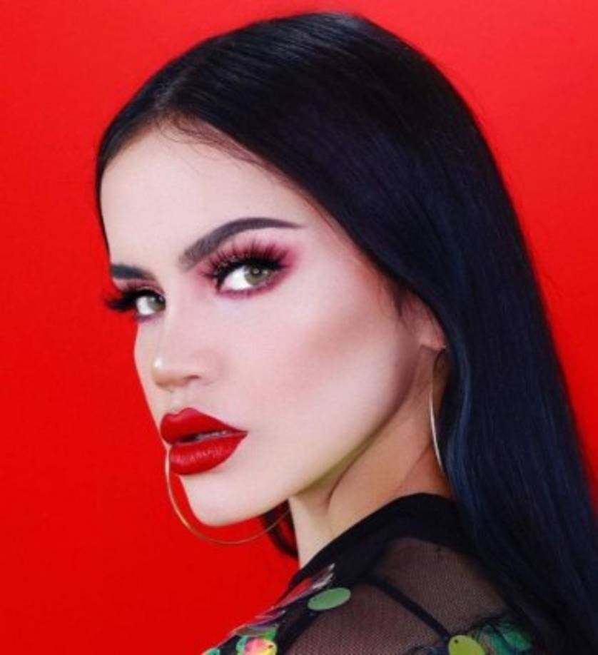 Se dio a conocer por su parecido con Natti Natasha, pero los seguidores de María Eugenia encontraron una mujer con estilo original y una personalidad arrolladora.