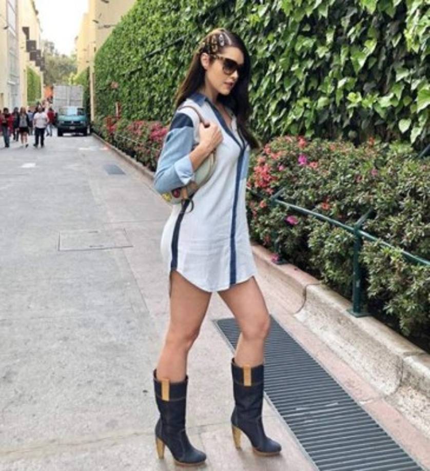 A sus 42 años la actriz de Televisa se ha mantenido con una figura envidiable, pero también se ha destacado por tener un rostro angelical y por supuesto mucho talento.