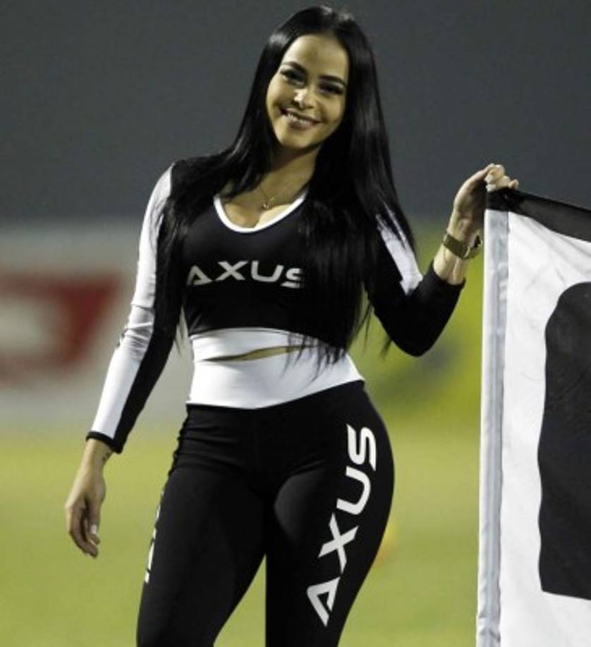 Ella es Jeimy Álvarez, una de las edecanes más lindas y sensuales de Honduras.