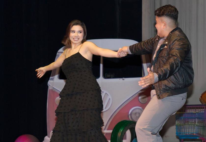 El espectáculo contó con una excelente participación de dos actores Henry Fernández y Rebecca Gonzales. 