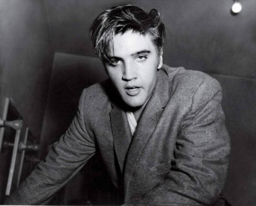 'Elvis era un hombre enfermo que escondía gran parte de su debilidad para llenar las salas de conciertos y mantener a su familia. Al examinar sus defectos y problemas de salud, tal vez podamos comenzar a ver su humanidad nuevamente ', dijo al diario The Observer.<br/>