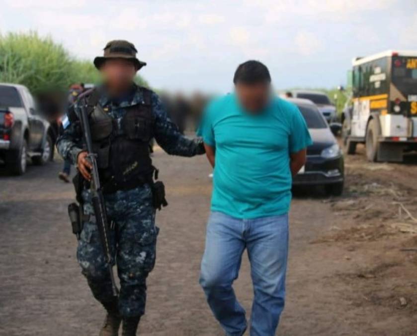 El piloto aviador de la Fuerza Aérea Guatemalteca (FAG), Luis Rolando Méndez Becker, de 38 años, fue capturado por la Policía Nacional Civil (PNC), señalado de sustraer un teléfono satelital que fue localizado junto al cargamento de 1 mil 522 paquetes de cocaína en Sipacate, Escuintla.